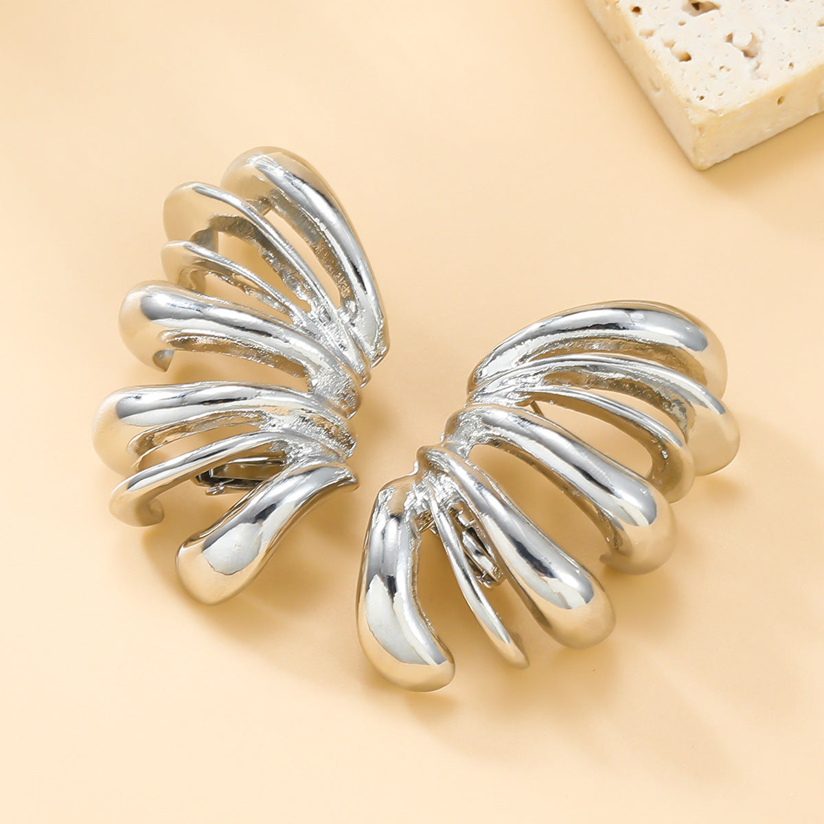 Splendid European And American Female Spring Metal Flower Earrings