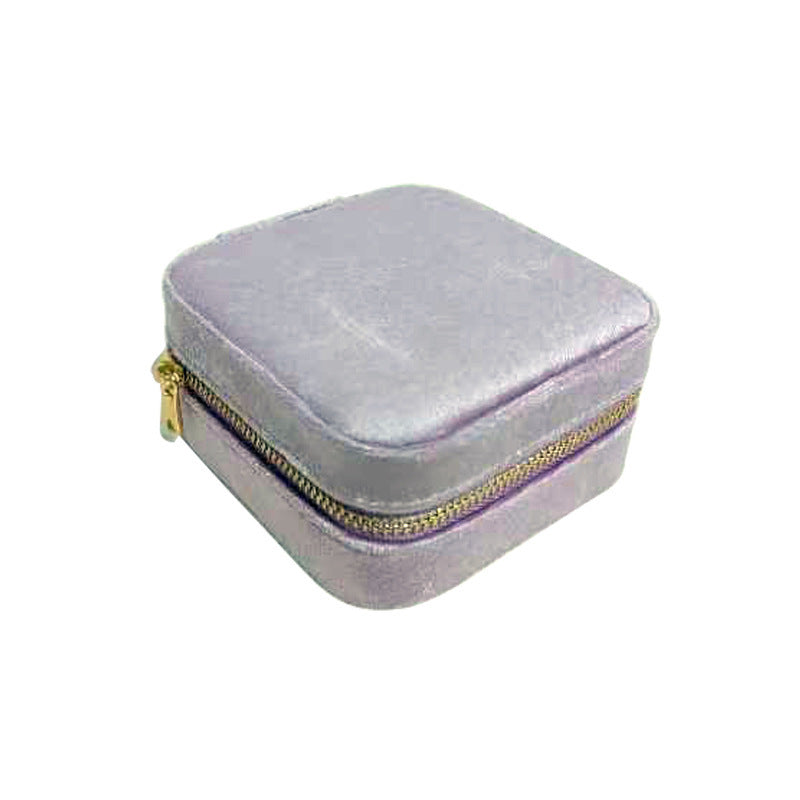 Süsse Schmuckbox in Samtstoff