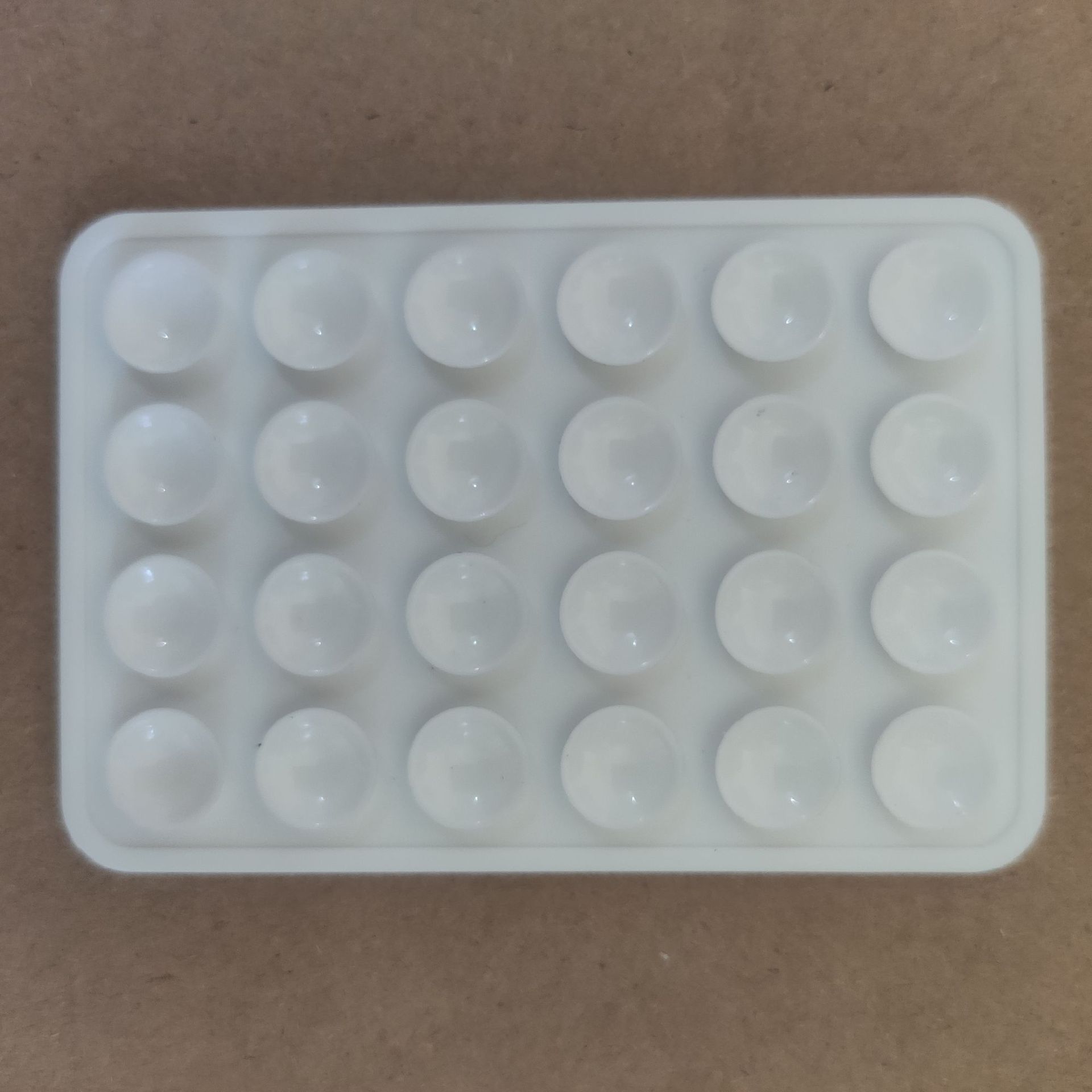 Verdickte Silikon 24-körnige quadratische Handy-Tablet-Computer-Tasche Universal-Saugnapf