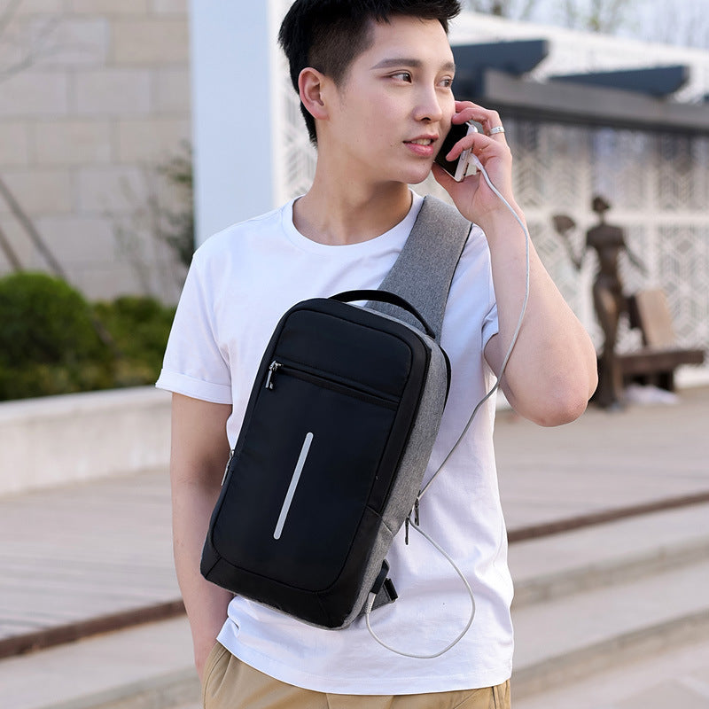 Smart & Sicher: Brusttasche mit USB-Ladefunktion