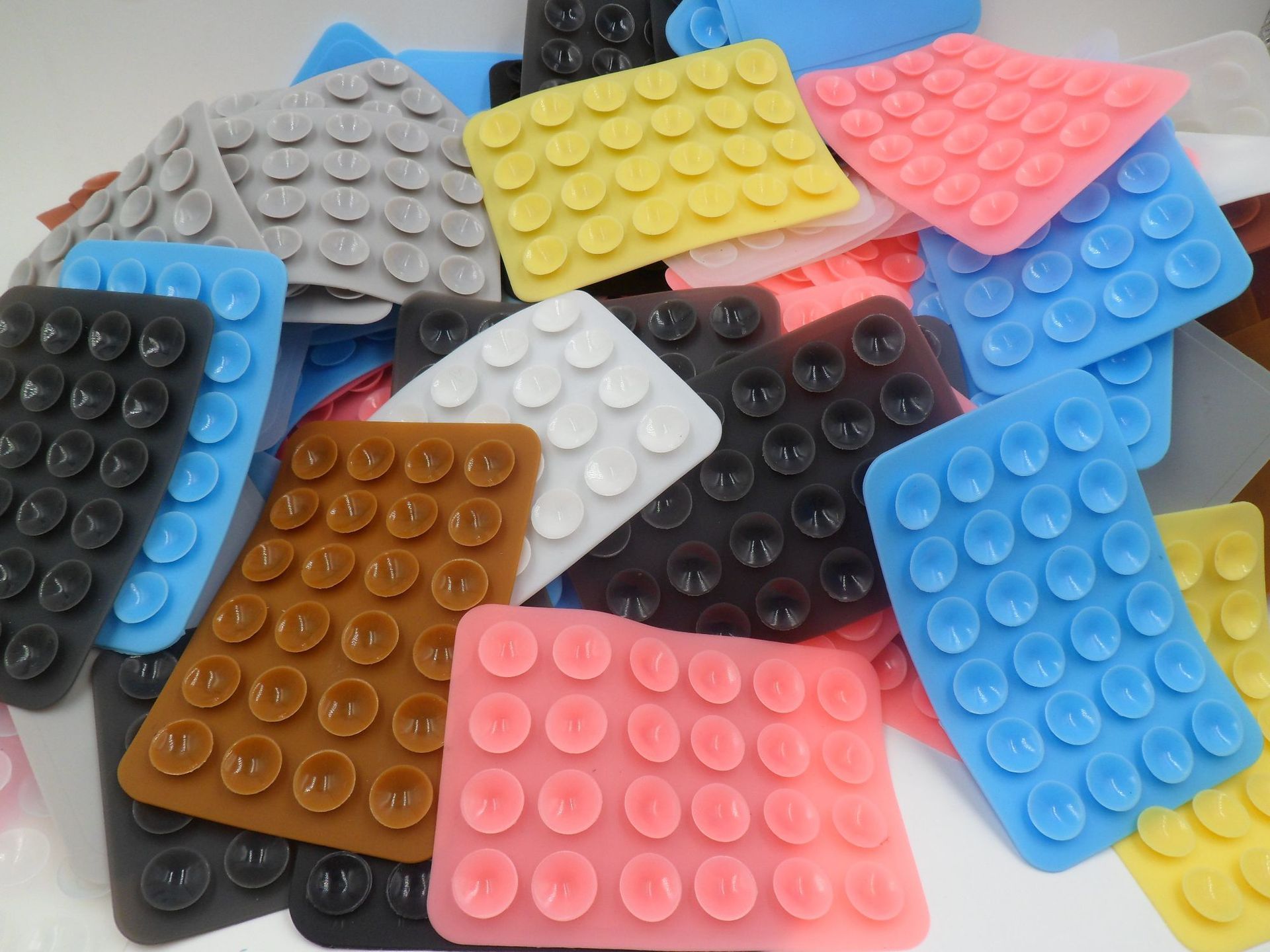 Verdickte Silikon 24-körnige quadratische Handy-Tablet-Computer-Tasche Universal-Saugnapf