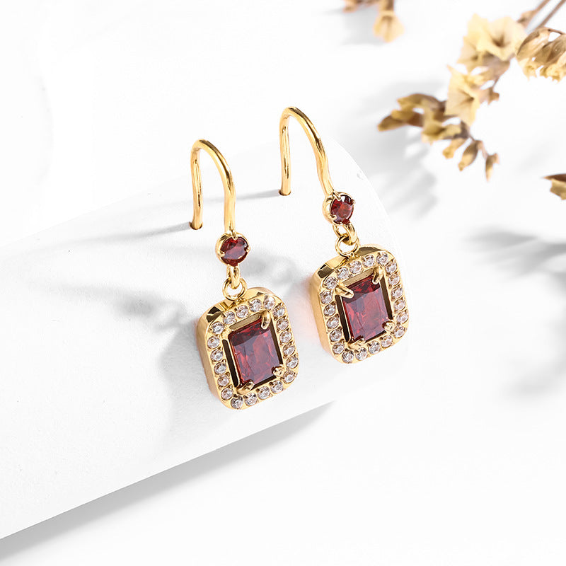 Edelstahl-Ohrringe mit Zirkonia – Herz trifft Stil.