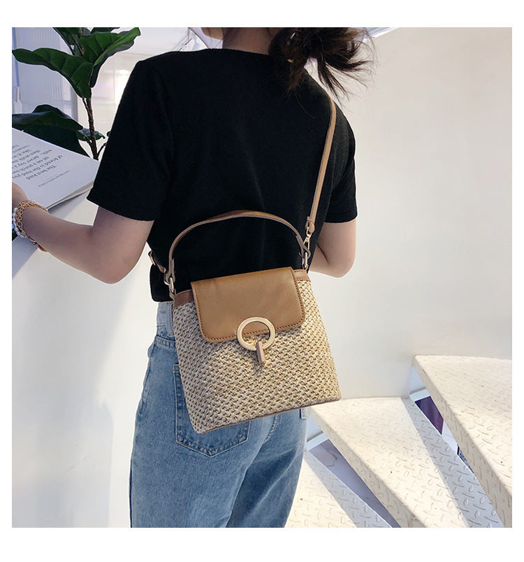 Straw shoulder beach bag