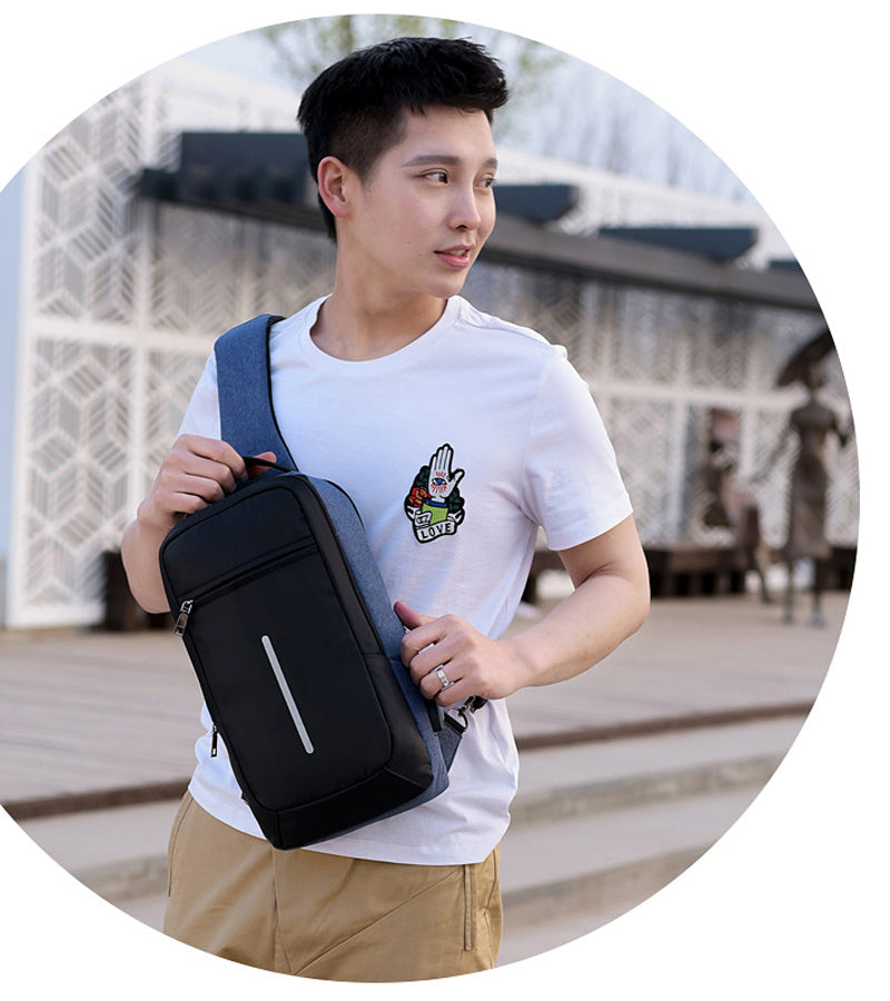 Smart & Sicher: Brusttasche mit USB-Ladefunktion