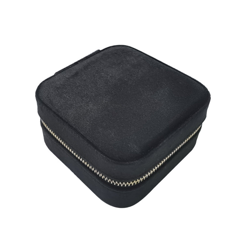 Süsse Schmuckbox in Samtstoff