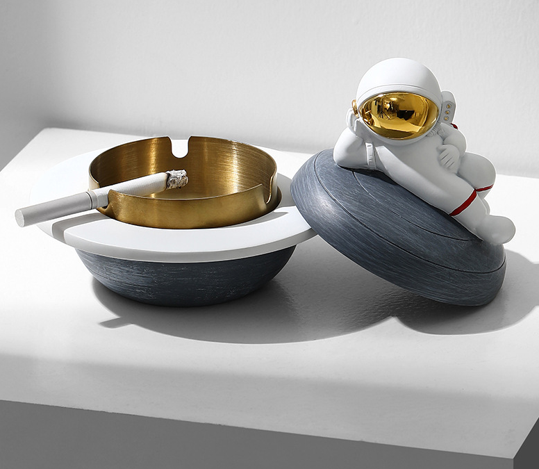 Aschenbecher Astronaut Smoke