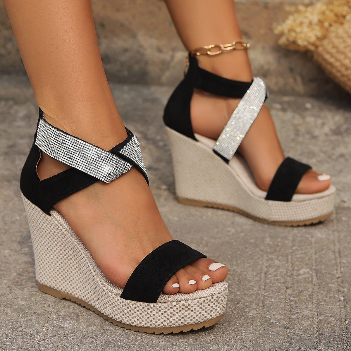 Elegante Sommer-Wedges mit Strass – Stilvoller Auftritt garantiert