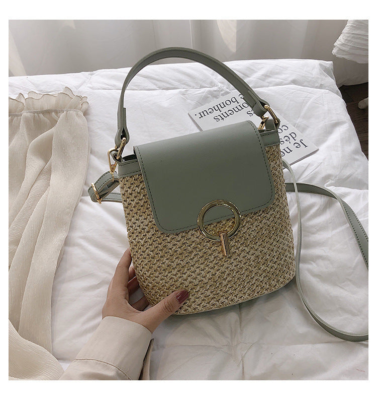 Straw shoulder beach bag