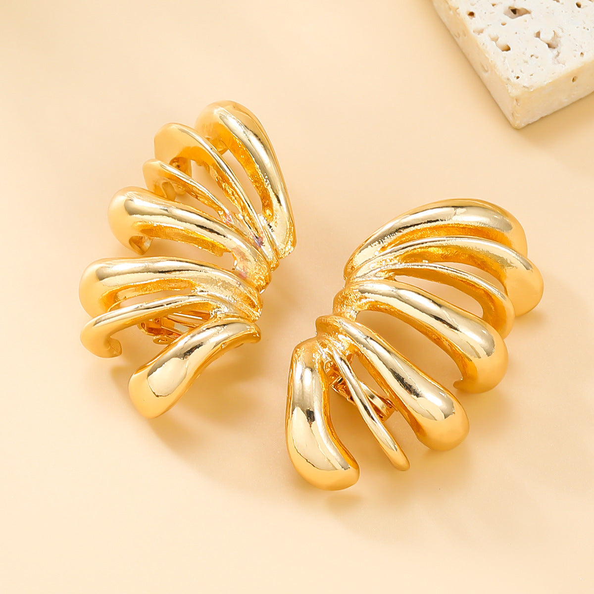 Splendid European And American Female Spring Metal Flower Earrings