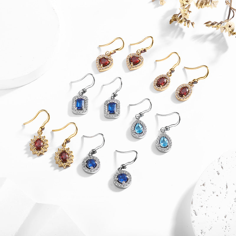 Edelstahl-Ohrringe mit Zirkonia – Herz trifft Stil.