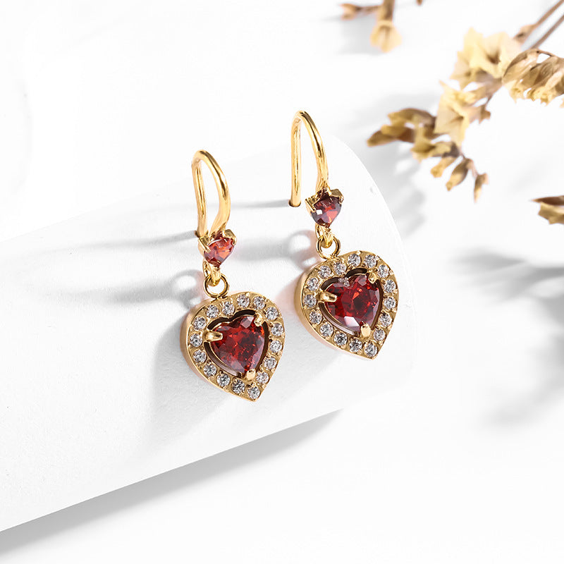 Edelstahl-Ohrringe mit Zirkonia – Herz trifft Stil.