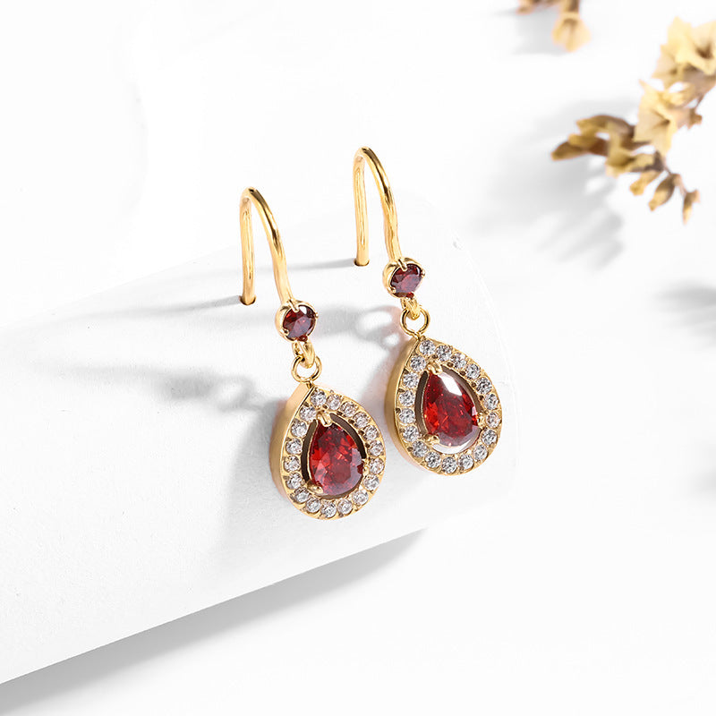 Edelstahl-Ohrringe mit Zirkonia – Herz trifft Stil.