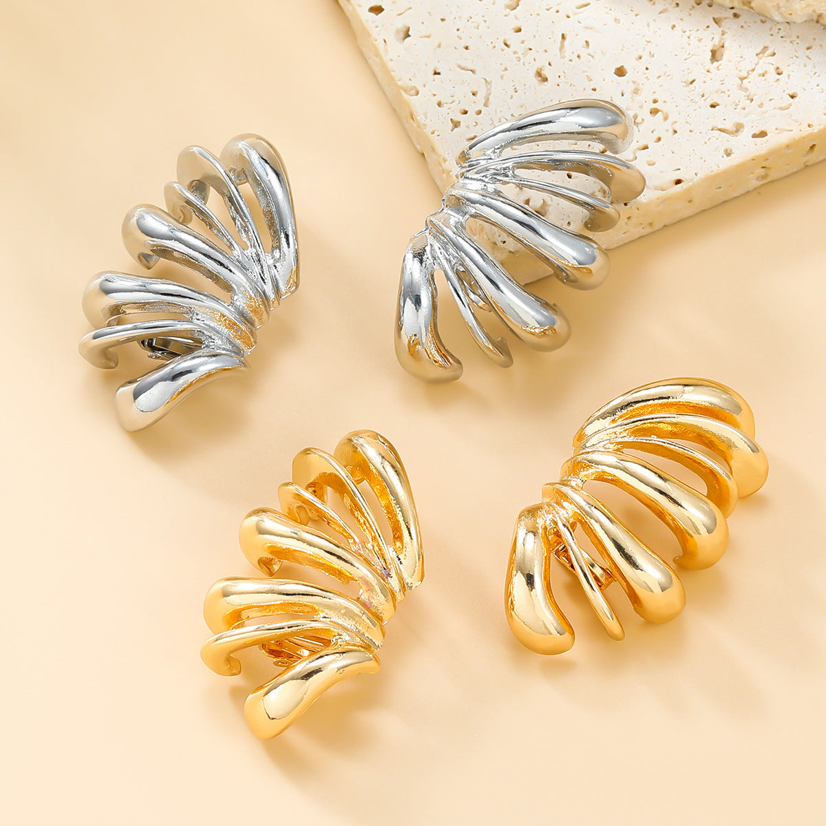 Splendid European And American Female Spring Metal Flower Earrings