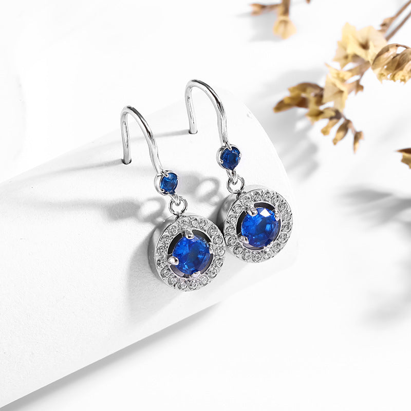 Edelstahl-Ohrringe mit Zirkonia – Herz trifft Stil.