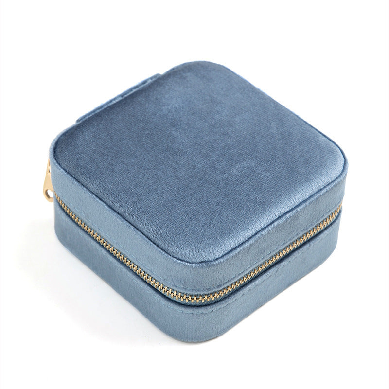Süsse Schmuckbox in Samtstoff
